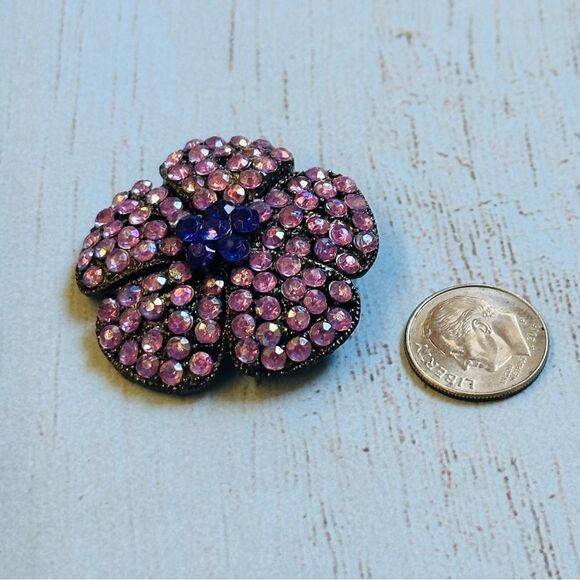 Gunmetal Pink Purple Crystal Flower Brooch - Picture 1 of 2